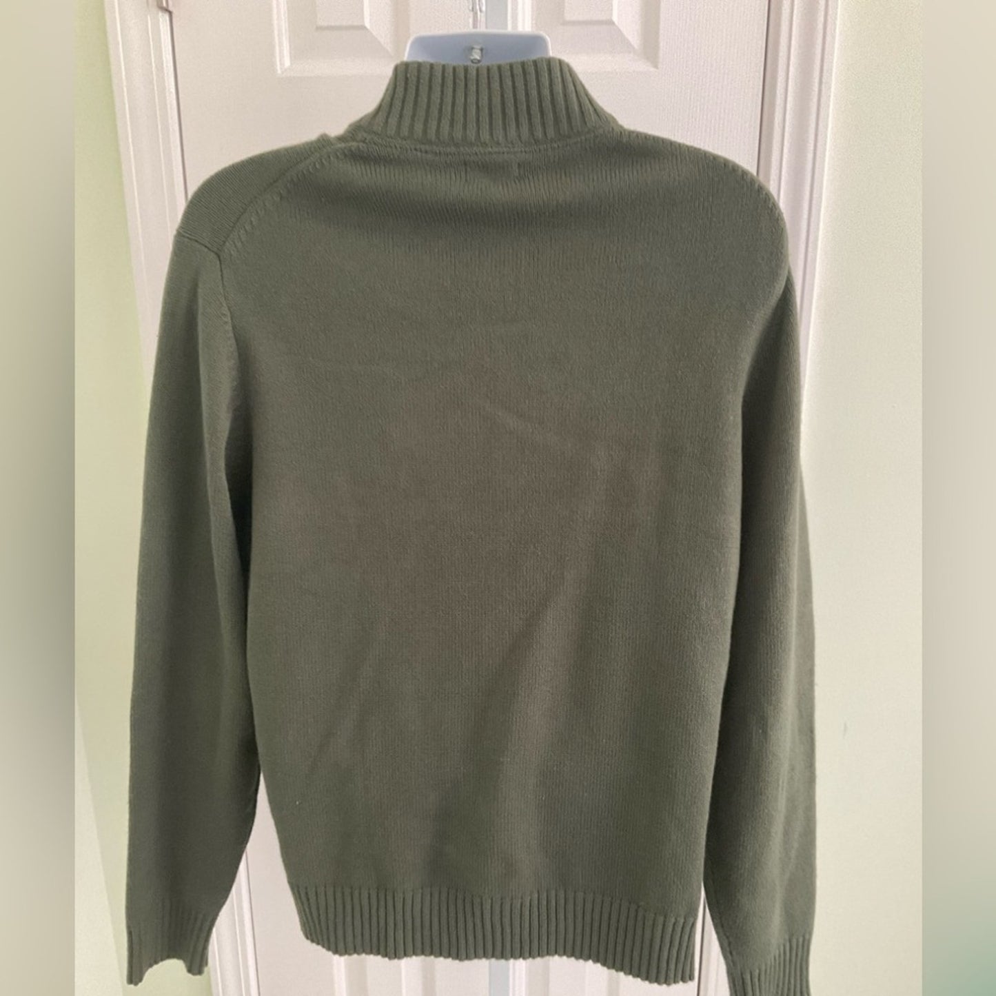 Izod Men’s 1/4 zip pullover sweater