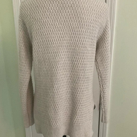 Gap sweater