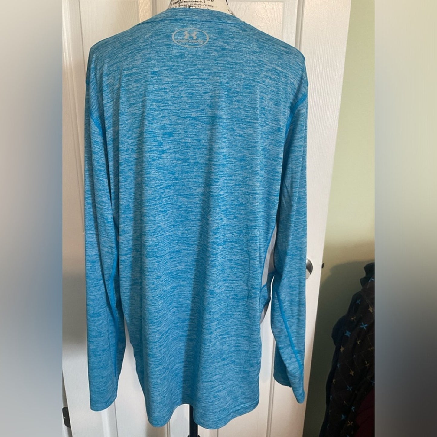Under Armour heatgear loose fit athletic top