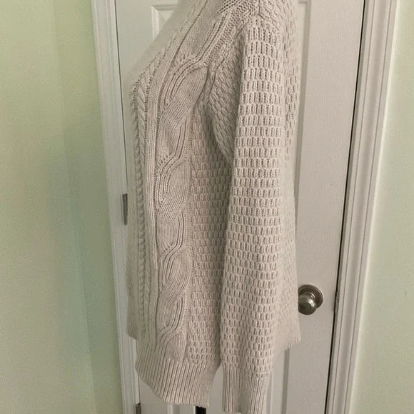 Gap sweater