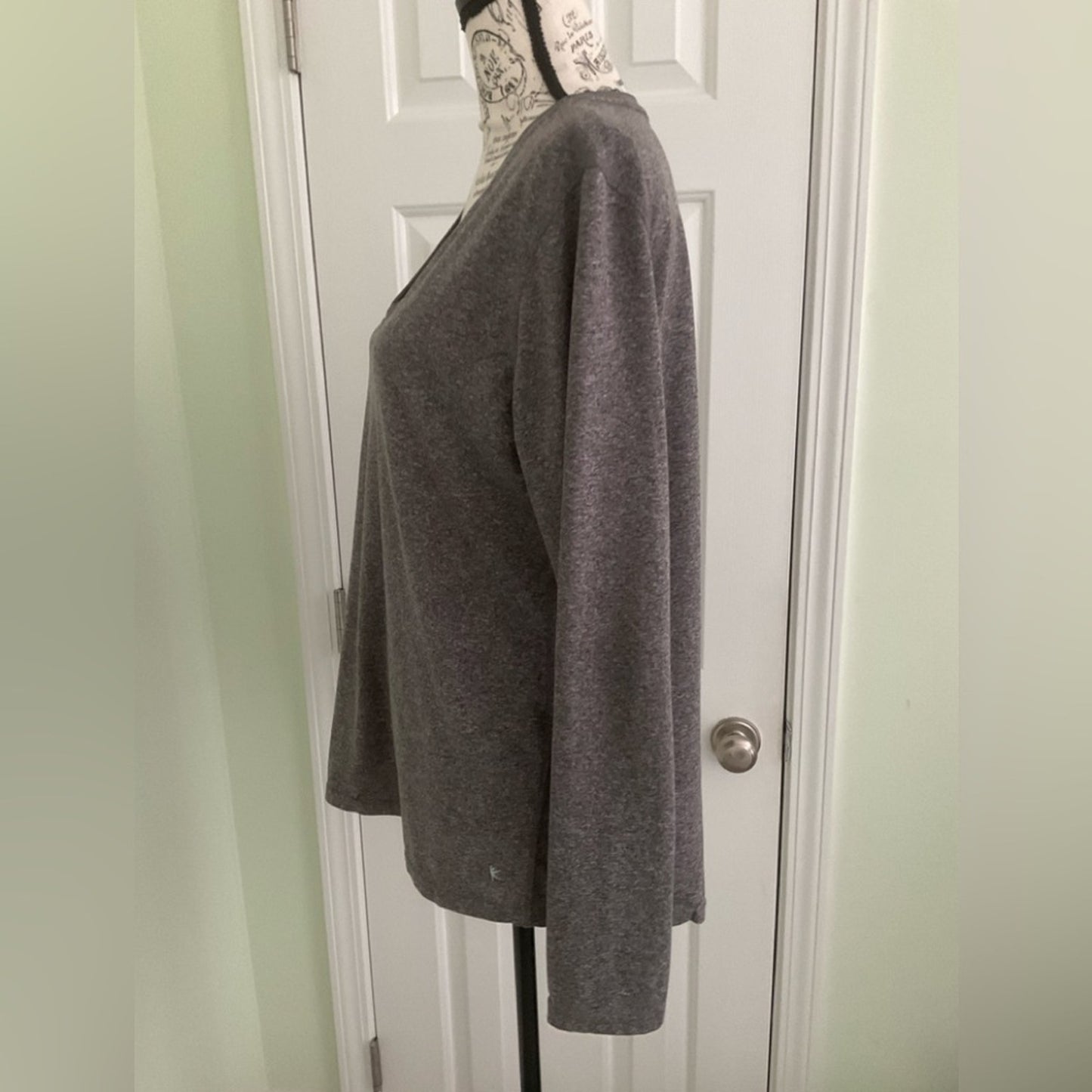 Danskin Now Charcoal Long Sleeve V-Neck Top