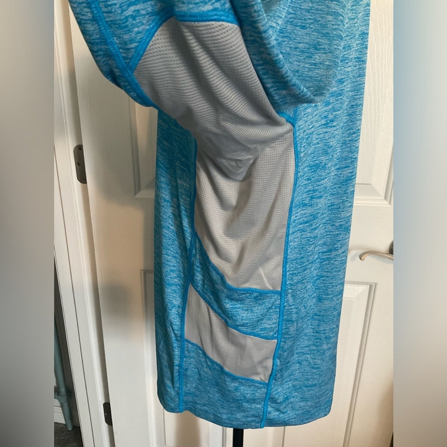 Under Armour heatgear loose fit athletic top