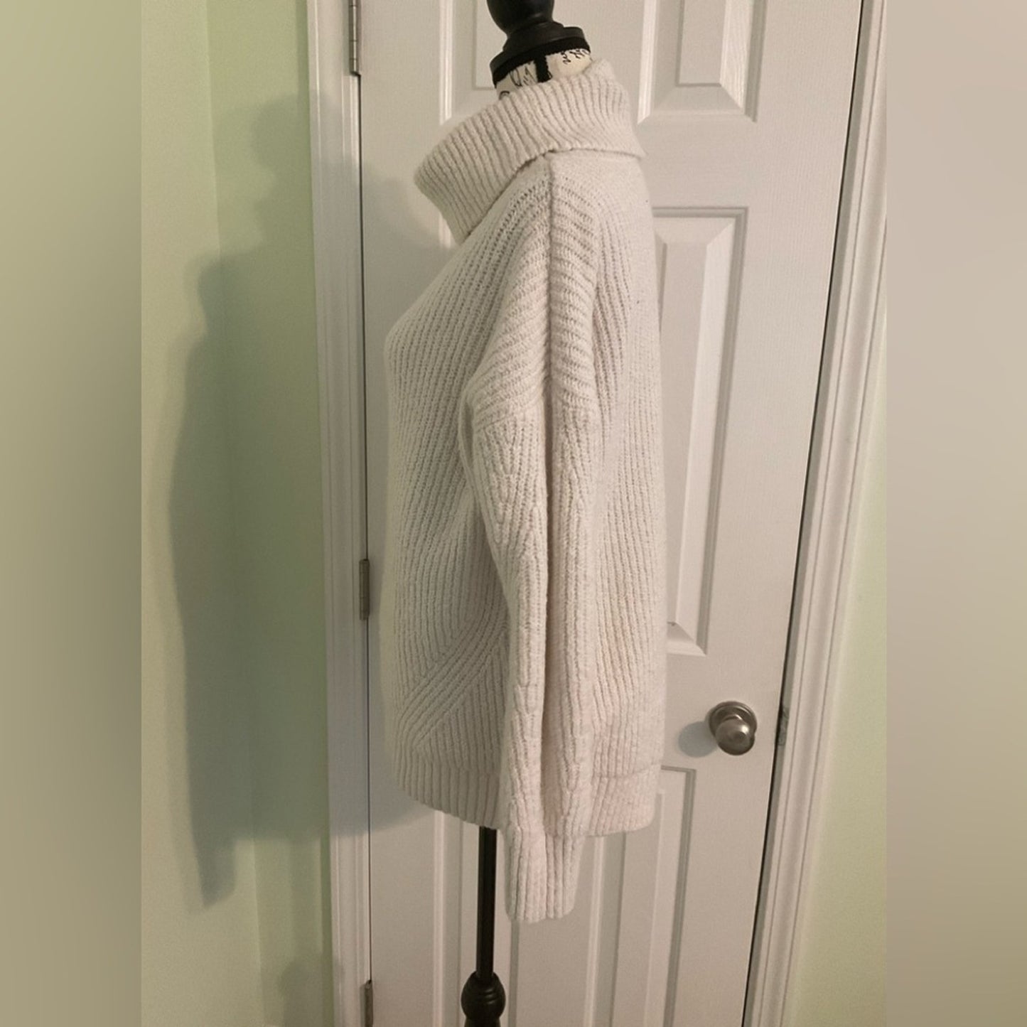 Old Navy Turtleneck sweater with long sleeves