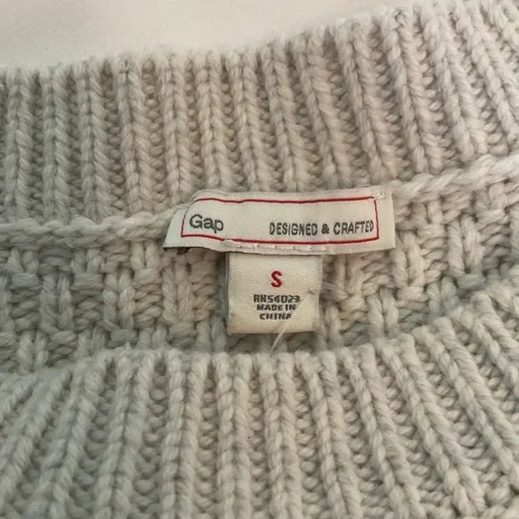 Gap sweater