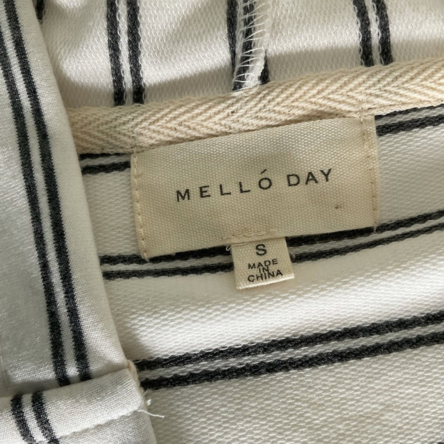 Mello Day hooded pullover