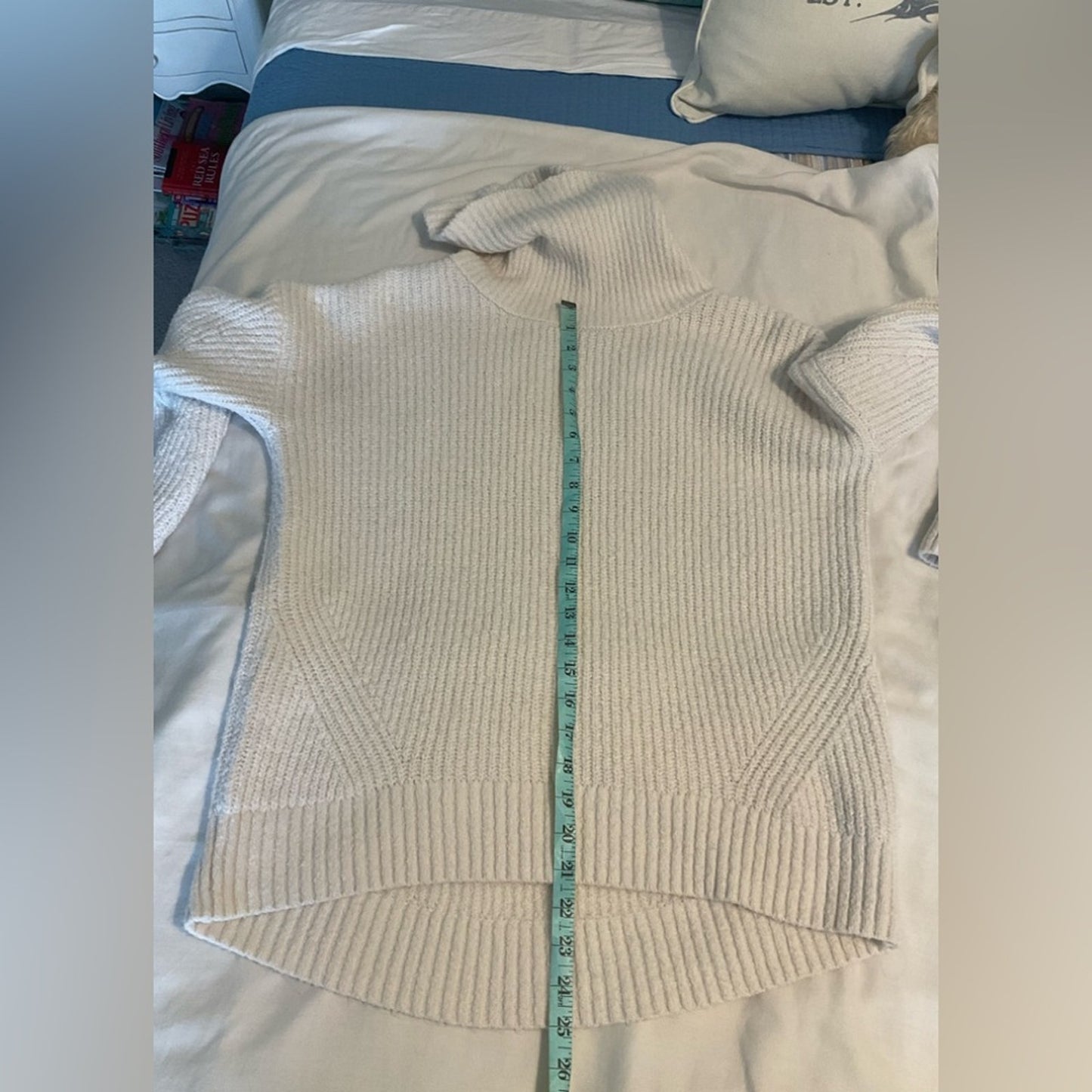 Old Navy Turtleneck sweater with long sleeves