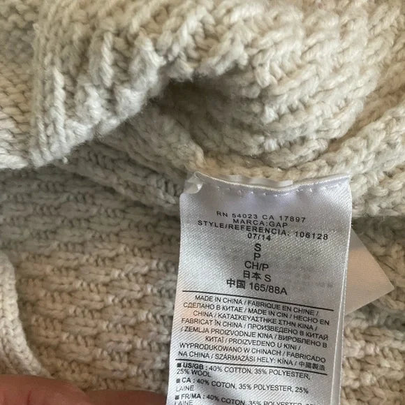 Gap sweater