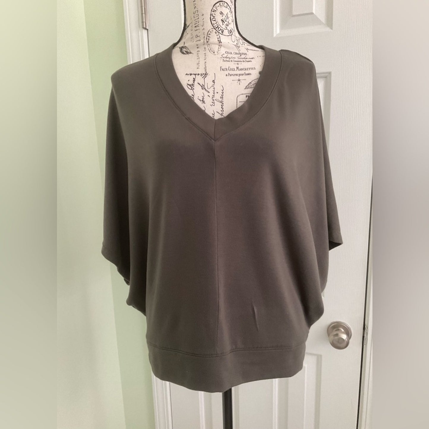 Lou & Gray for LOFT short sleeve pullover top