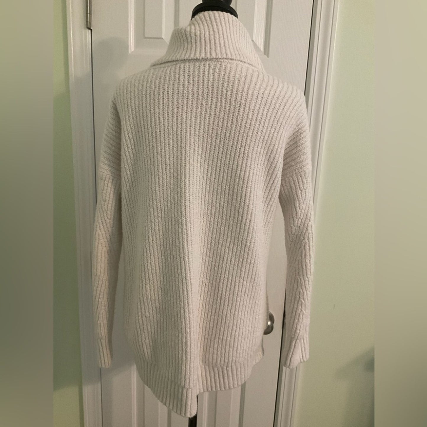 Old Navy Turtleneck sweater with long sleeves