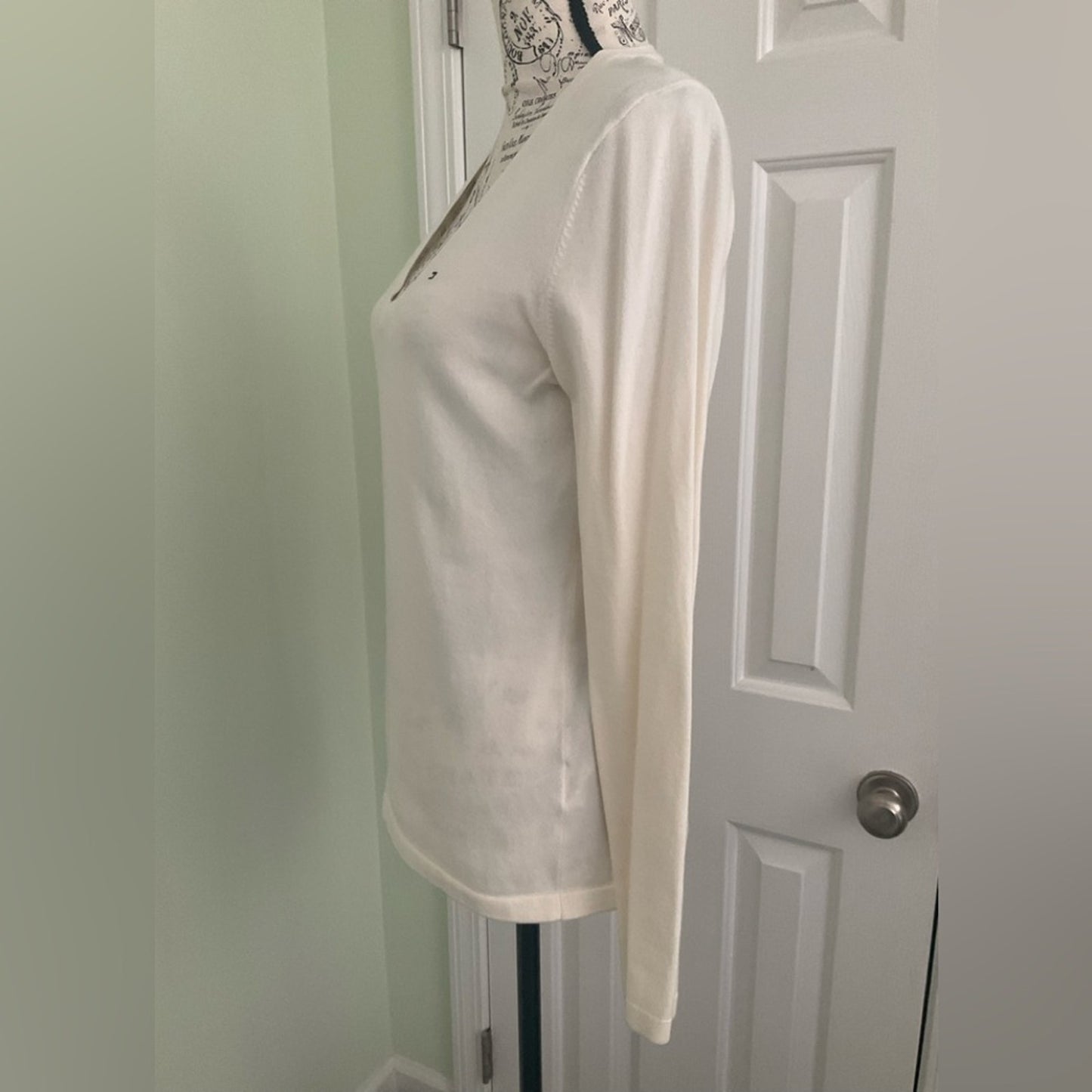 Tommy Hilfiger Women's White V-Neck Top