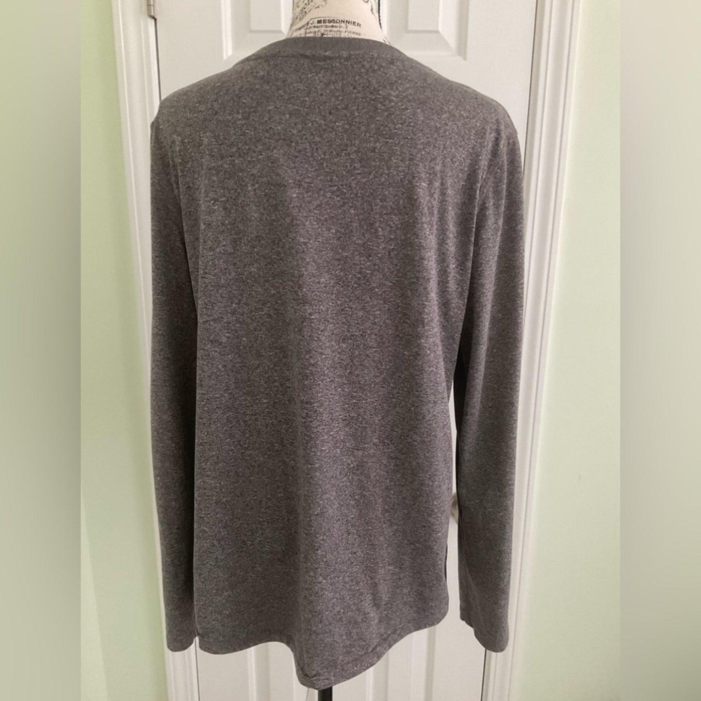 Danskin Now Charcoal Long Sleeve V-Neck Top