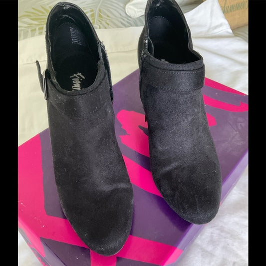 Fioni heeled half boot