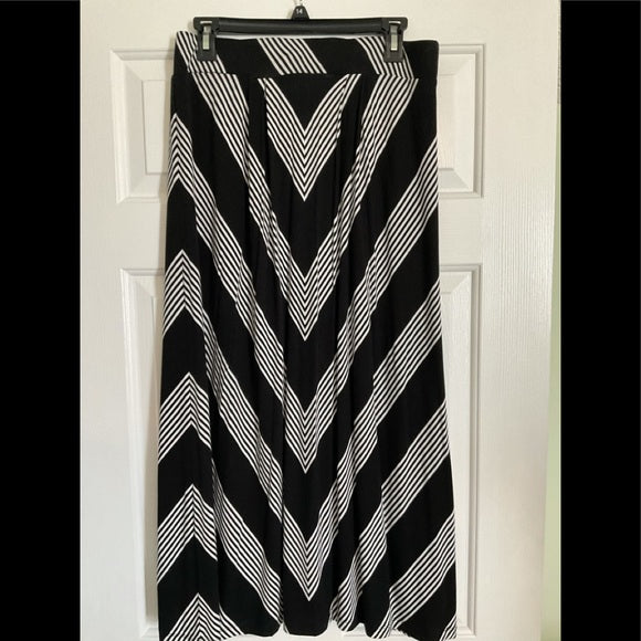 Dana Buchman skirt