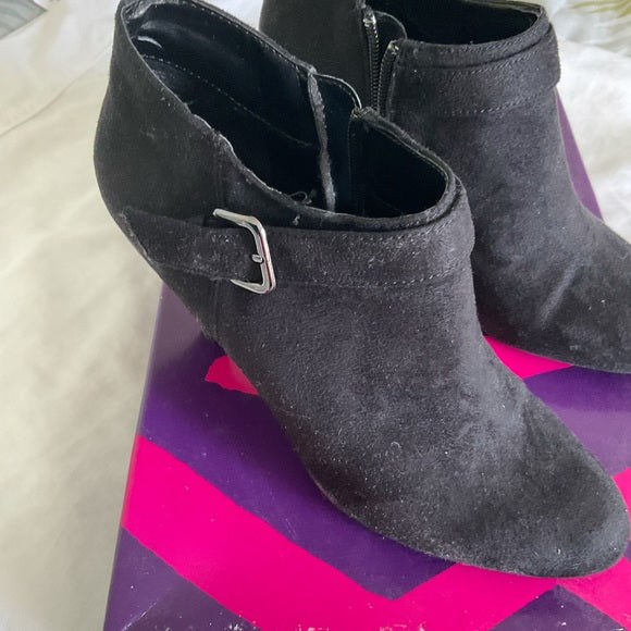 Fioni heeled half boot
