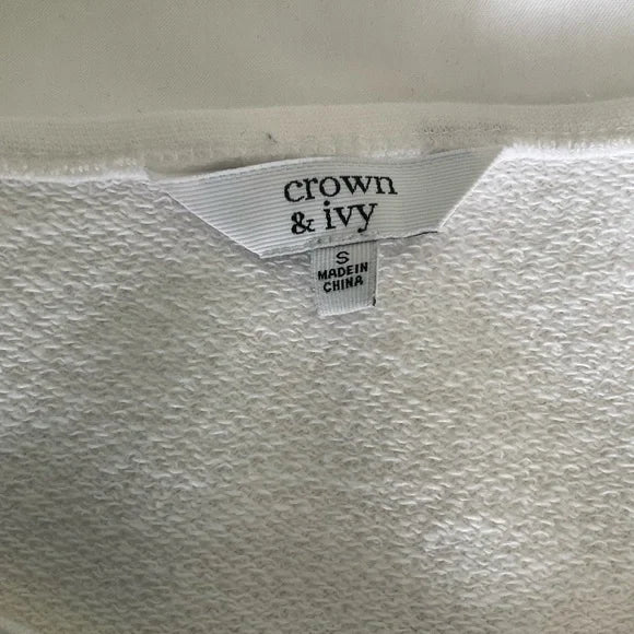 Crown & Ivy pullover