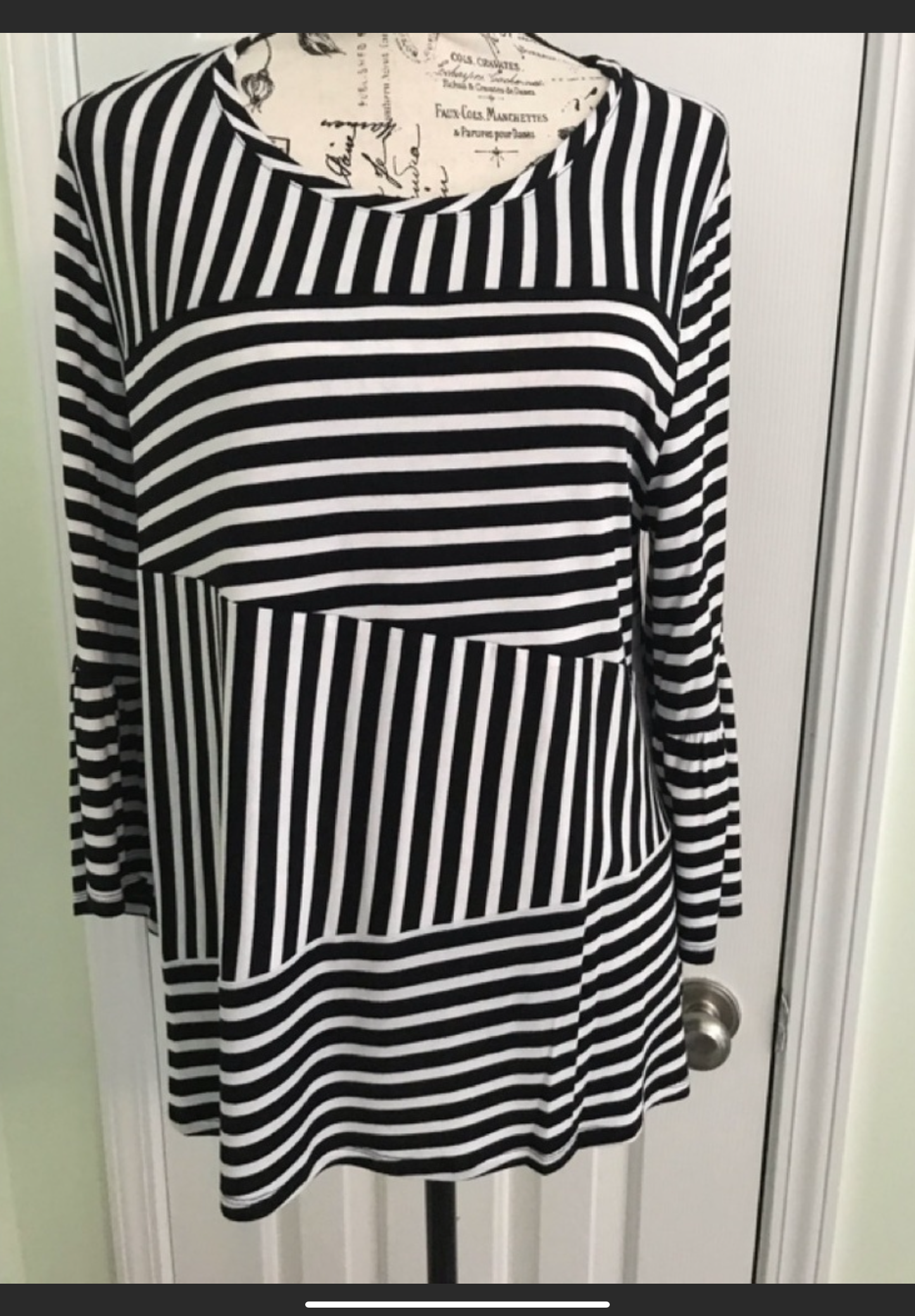 Erin London Long Sleeve Tunic Top
