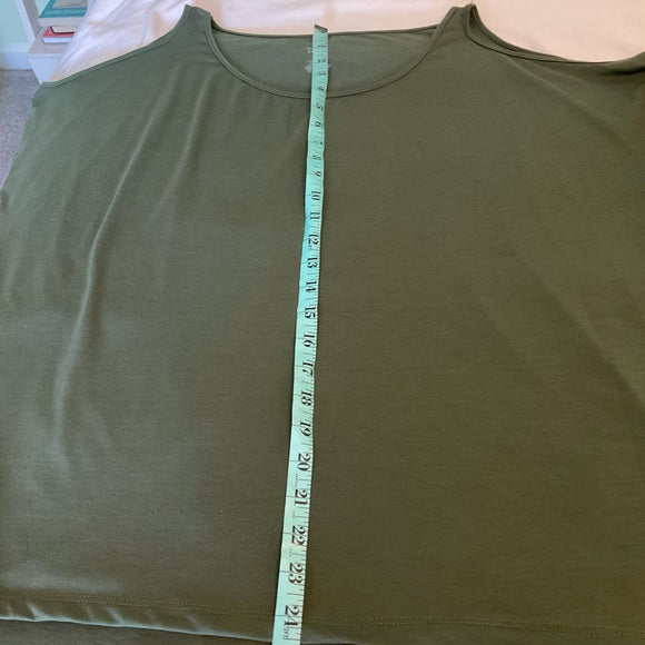 Jennifer Lauren plus tunic