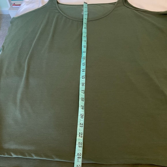 Jennifer Lauren plus tunic