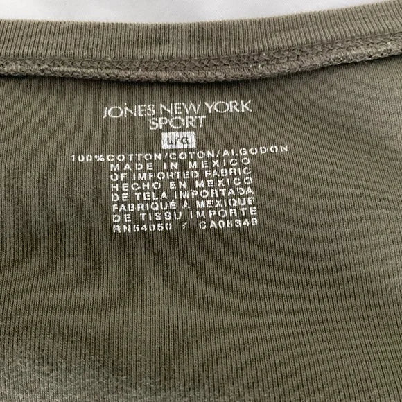 Jones New York t-shirt