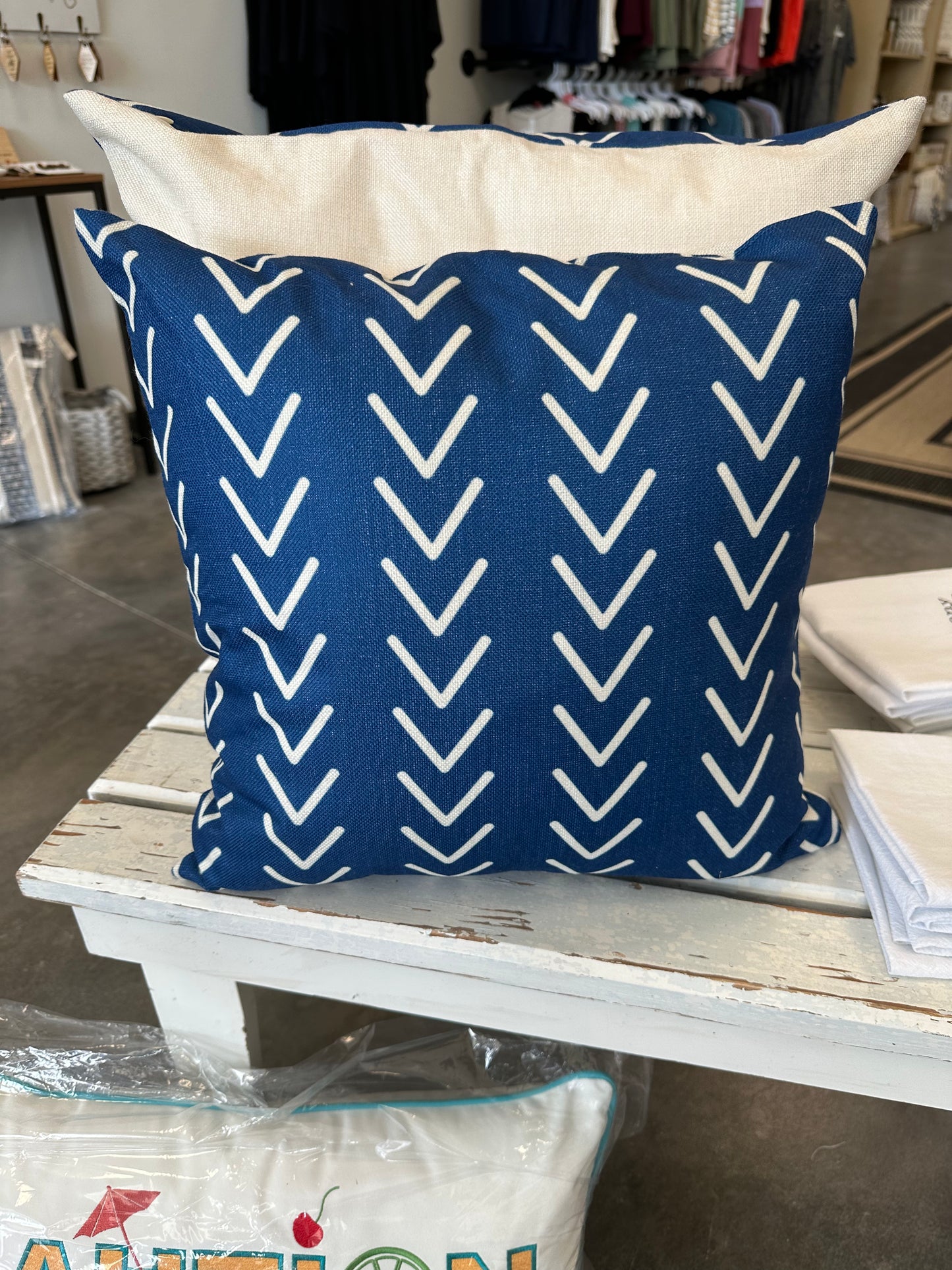 Pillow cover Blue/cream arrows