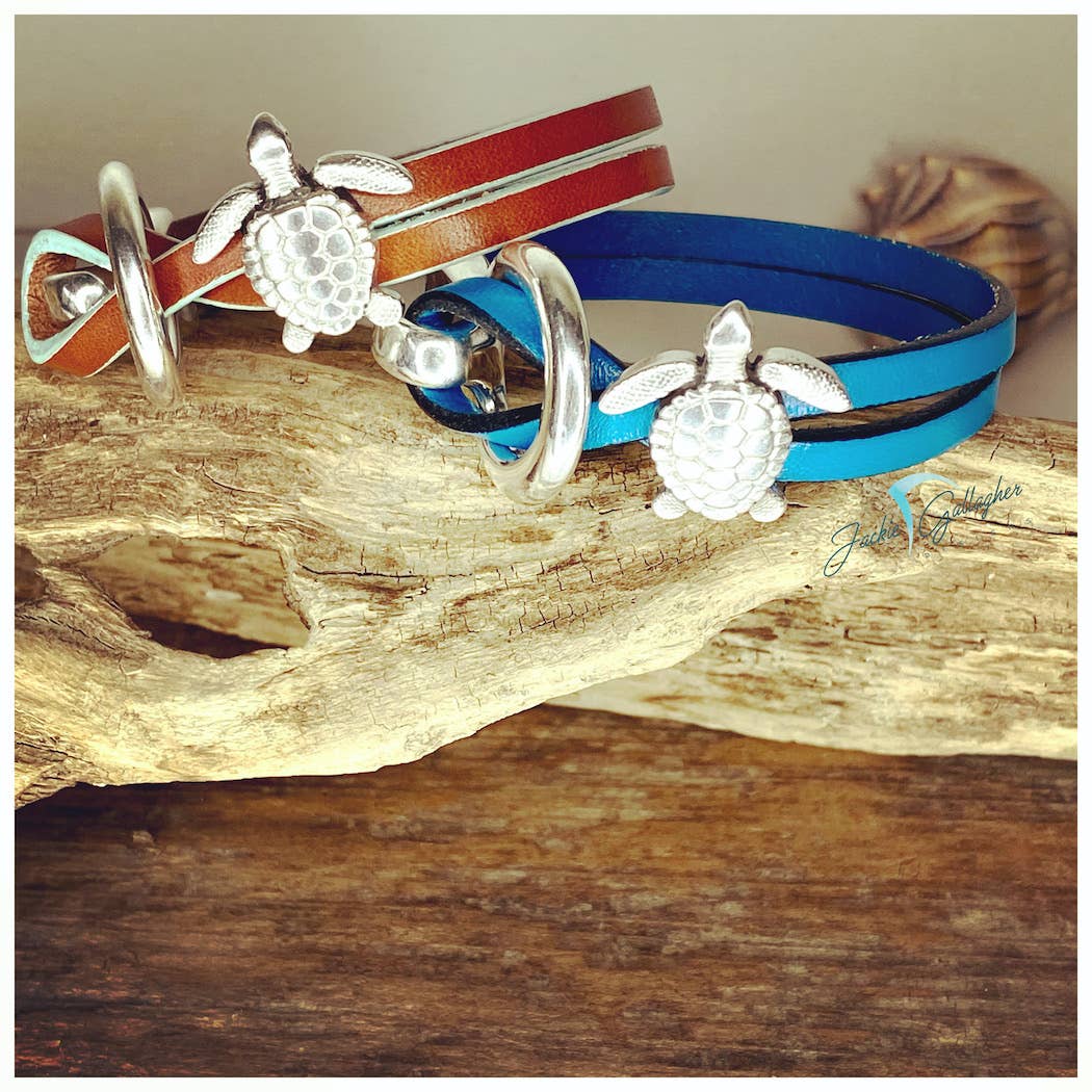 Loop Leather Bracelet with Charm Turtle