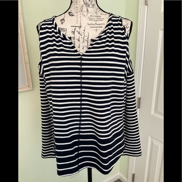 Crown & Ivy cold shoulder top