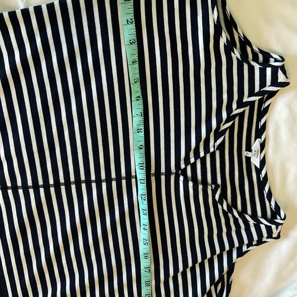 Crown & Ivy cold shoulder top