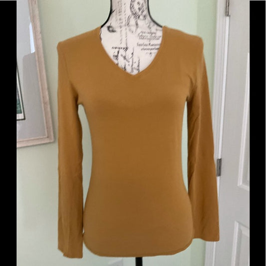Mossimo V-Neck t shirt