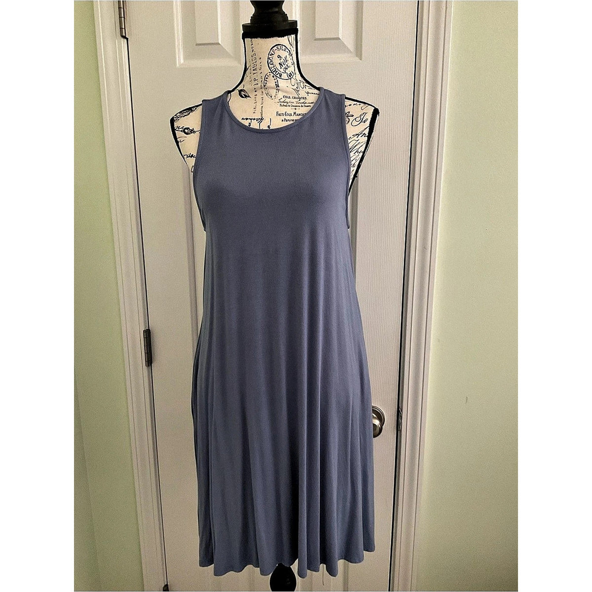 magic fit Sleeveless Midi Dress in light Purple