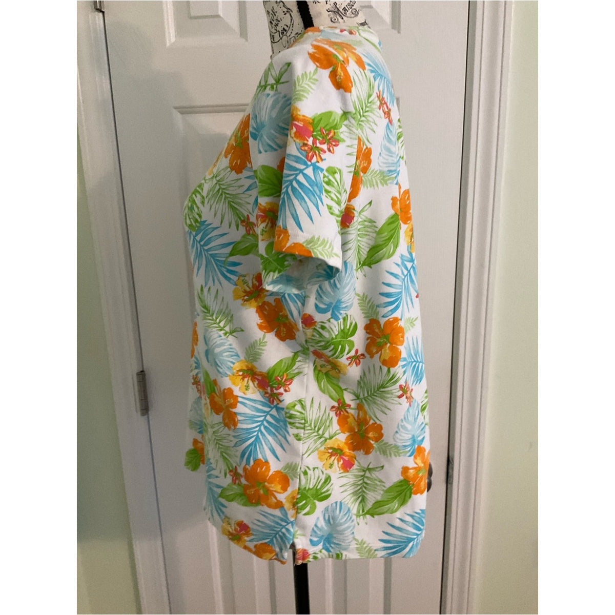 Kim Rogers Tropical Floral Short Sleeve Tee in White, Orange & Blue
