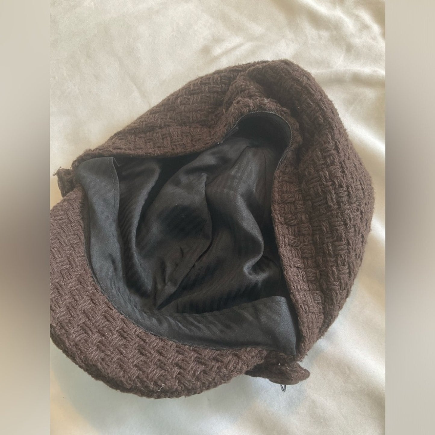 Driving hat in dark brown