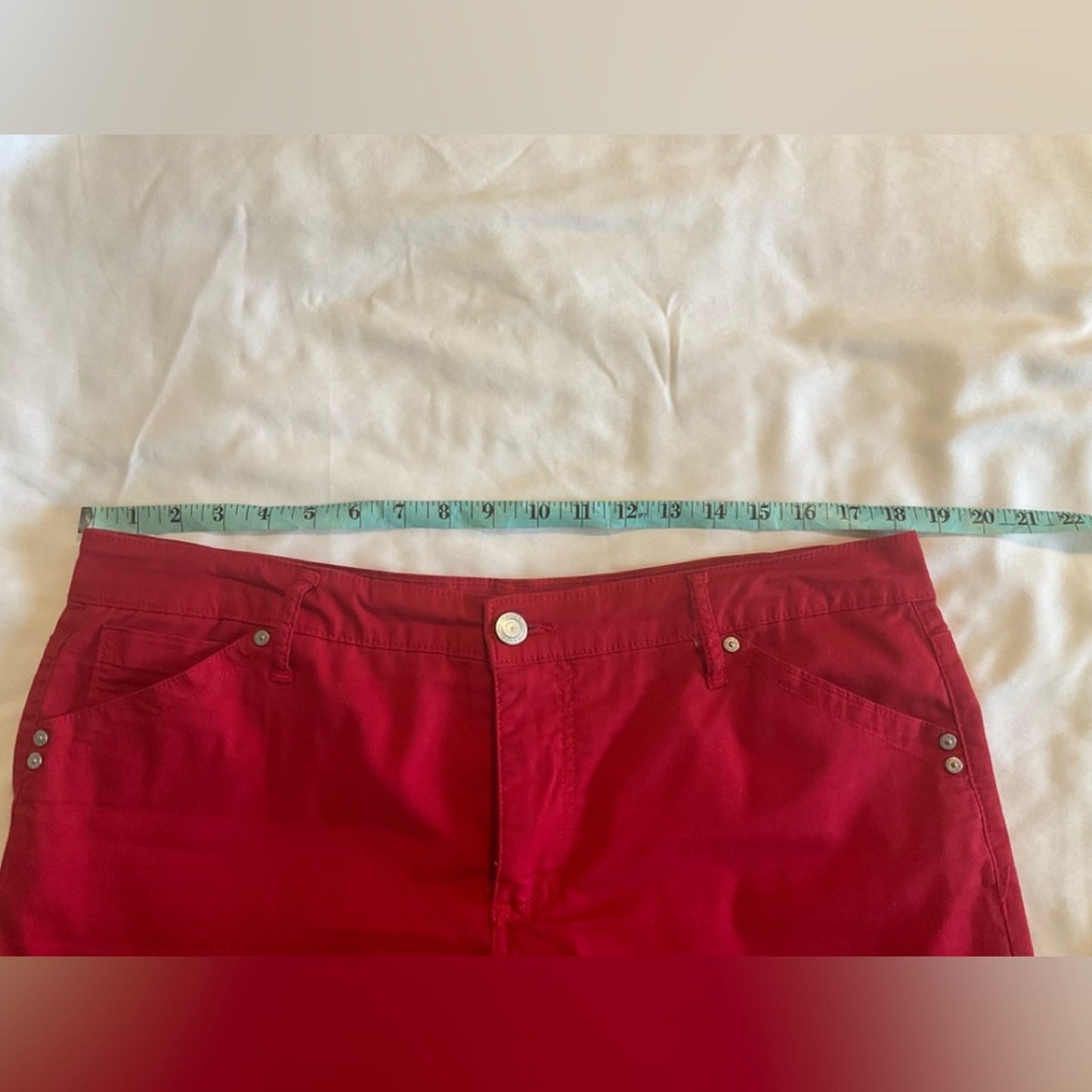 Bandolino Vibrant Red Women's Bermudas