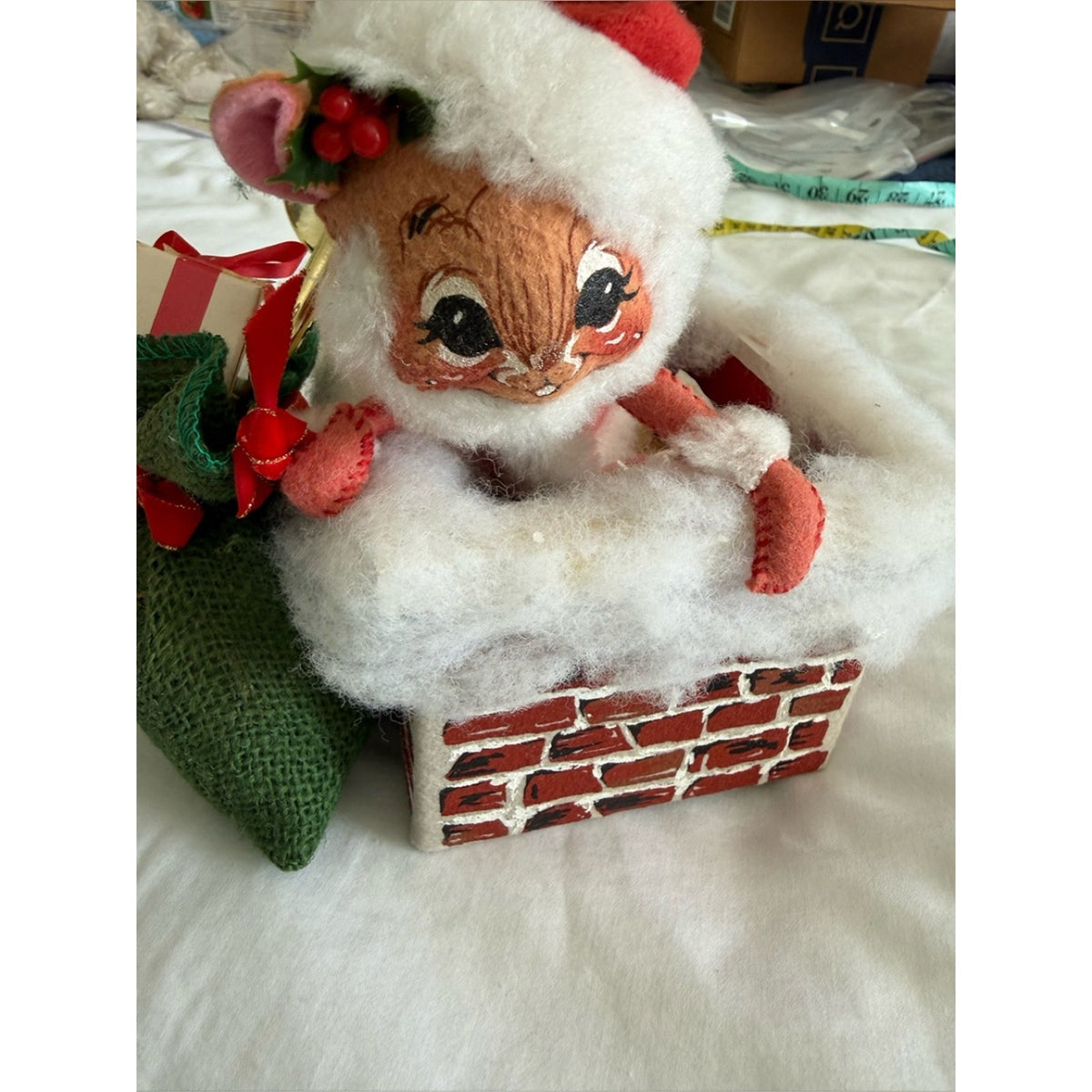 Annalee Christmas Mouse Santa going down chimney