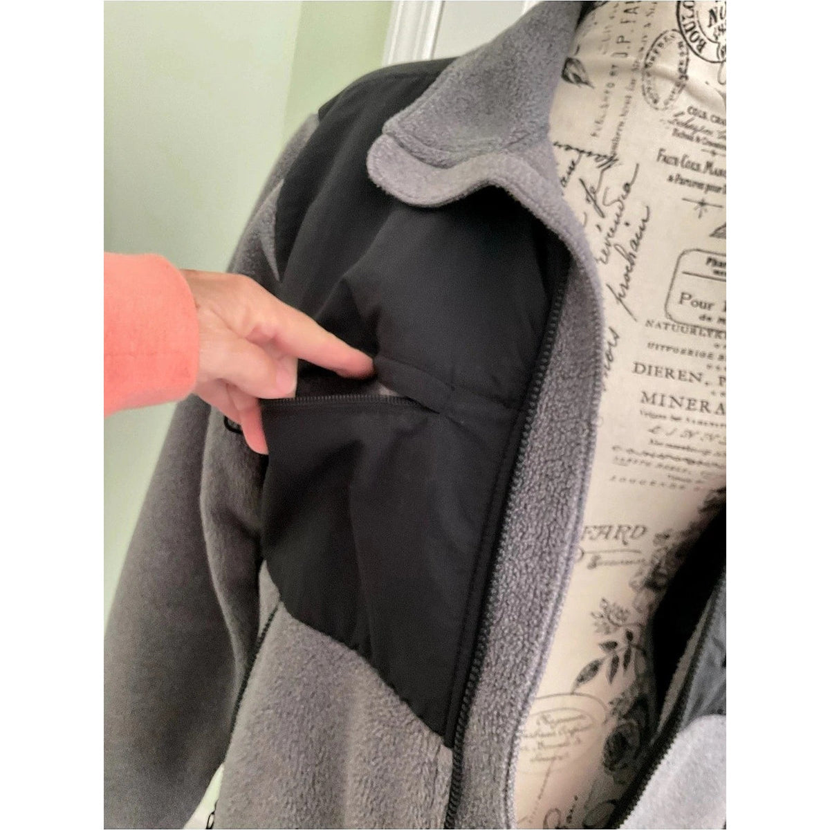 The North Face Retro Denali Jacket Gray & Black Medium