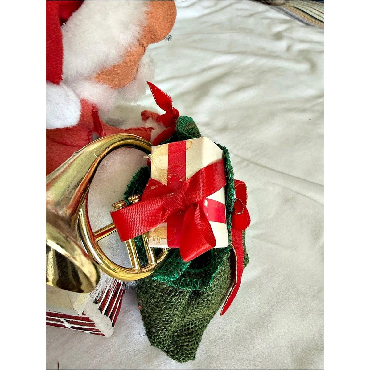 Annalee Christmas Mouse Santa going down chimney