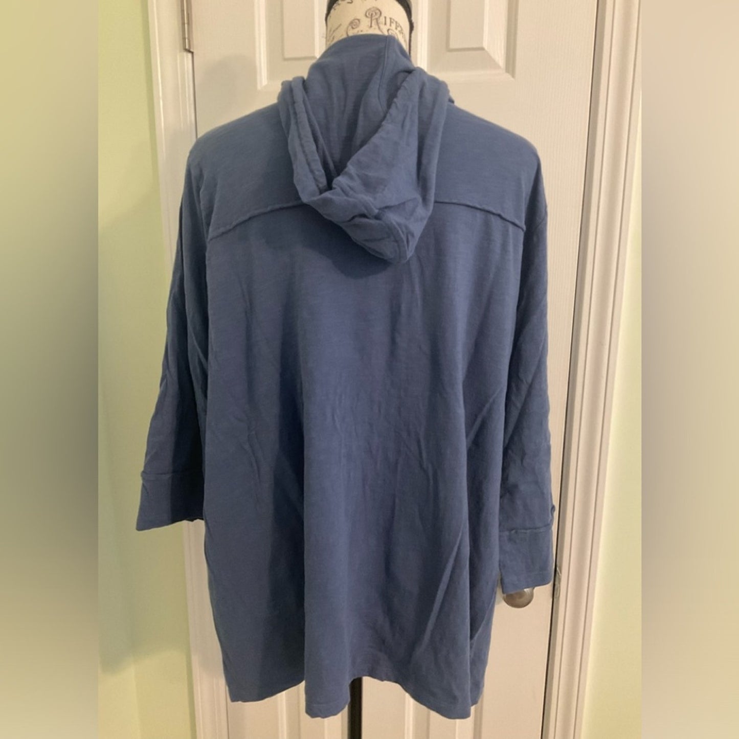 Erin London hoodie top - Blue half button up