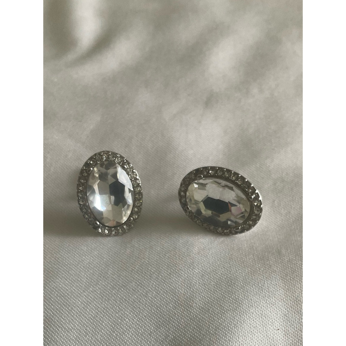 Vintage Oval Halo clear rhinestone clip on earrings
