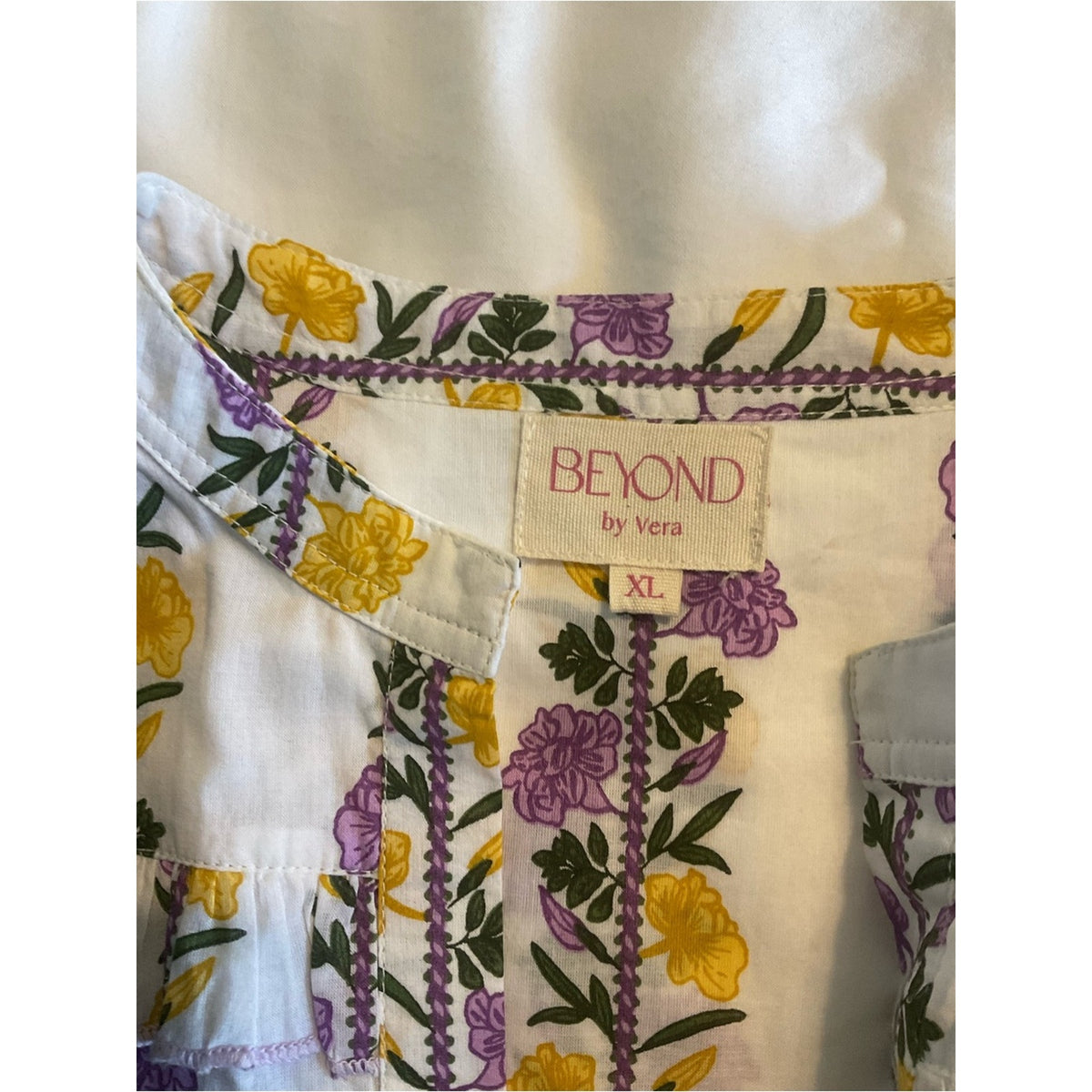 BEYOND by Vera White Floral Ruffle-Trim Blouse in Purple & Yellow