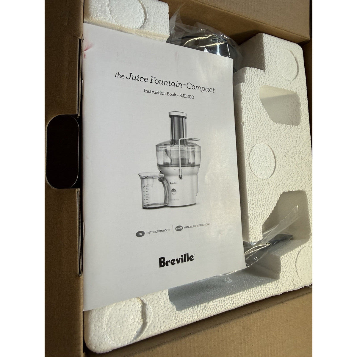 Breville The Juice Fountain Compact w/onboard Pulp Container BJE200XL NEW
