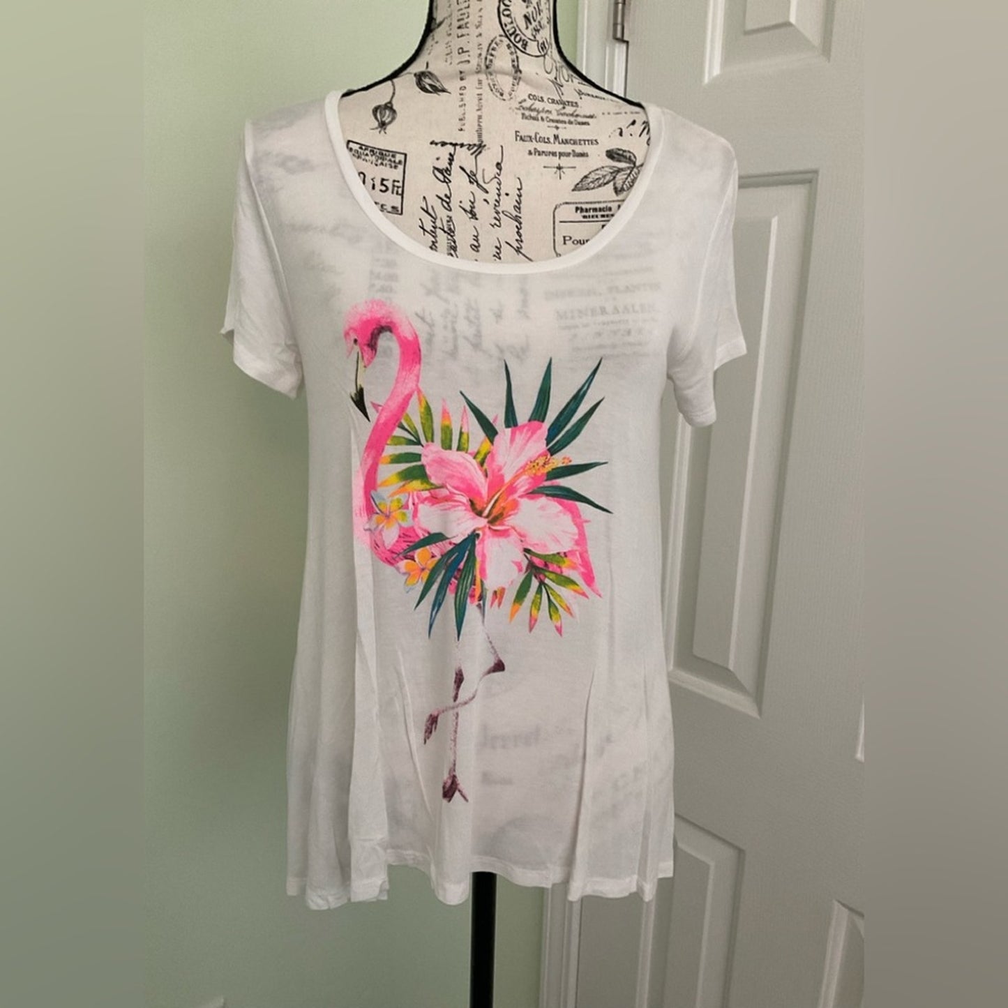 Colorbear t-shirt with scoop neck and flemingo print