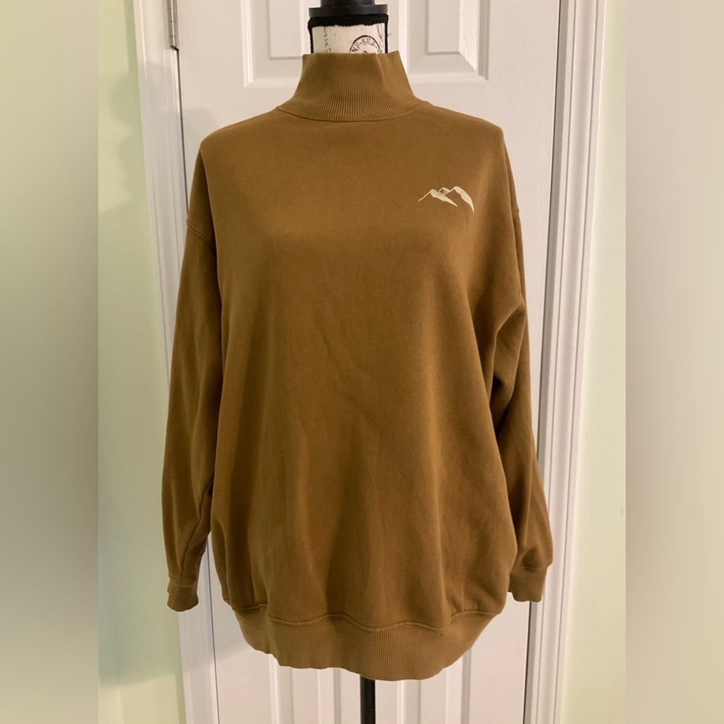 Aerie turtleneck pullover in Gold