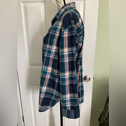 Old Navy The Boyfriend long sleeve button down shirt in blue plaid.