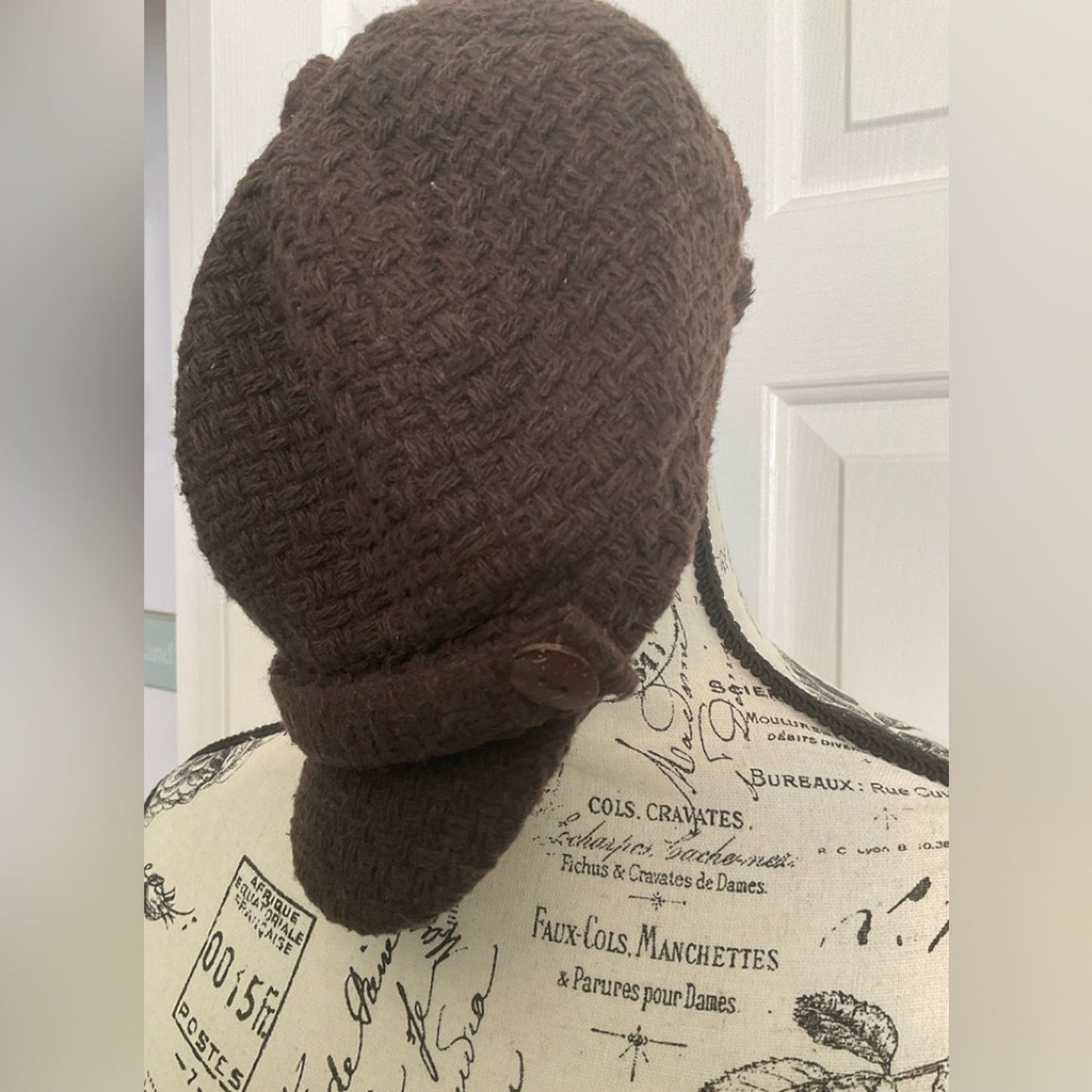 Driving hat in dark brown