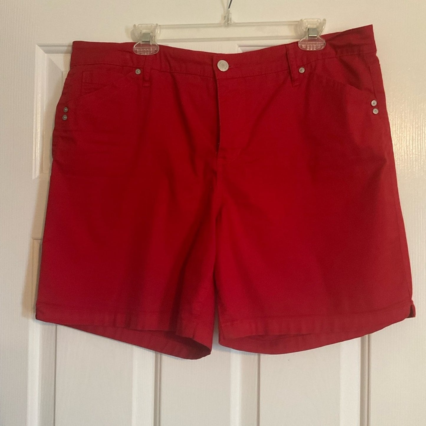 Bandolino Vibrant Red Women's Bermudas
