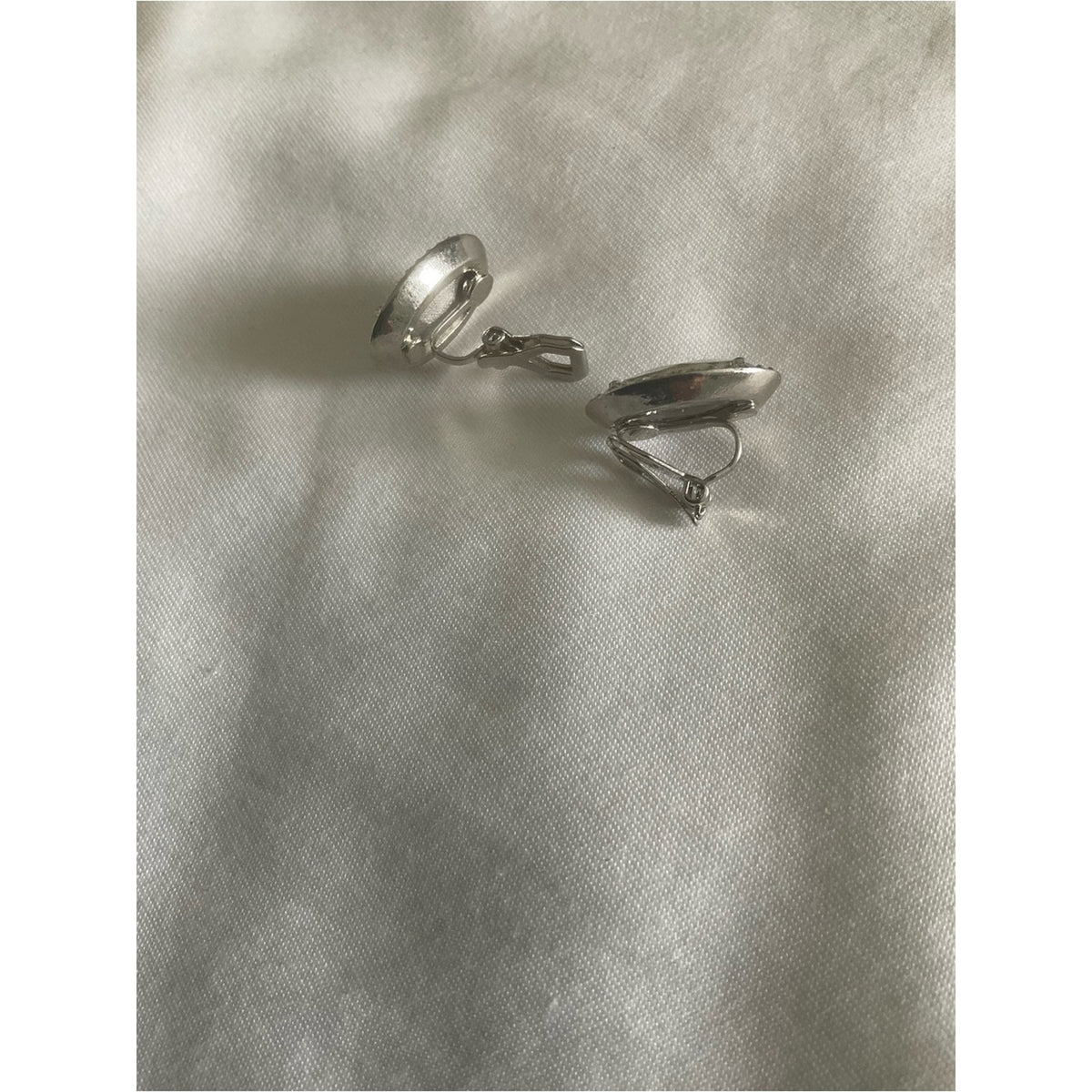 Vintage Oval Halo clear rhinestone clip on earrings