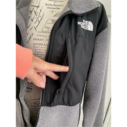 The North Face Retro Denali Jacket Gray & Black Medium