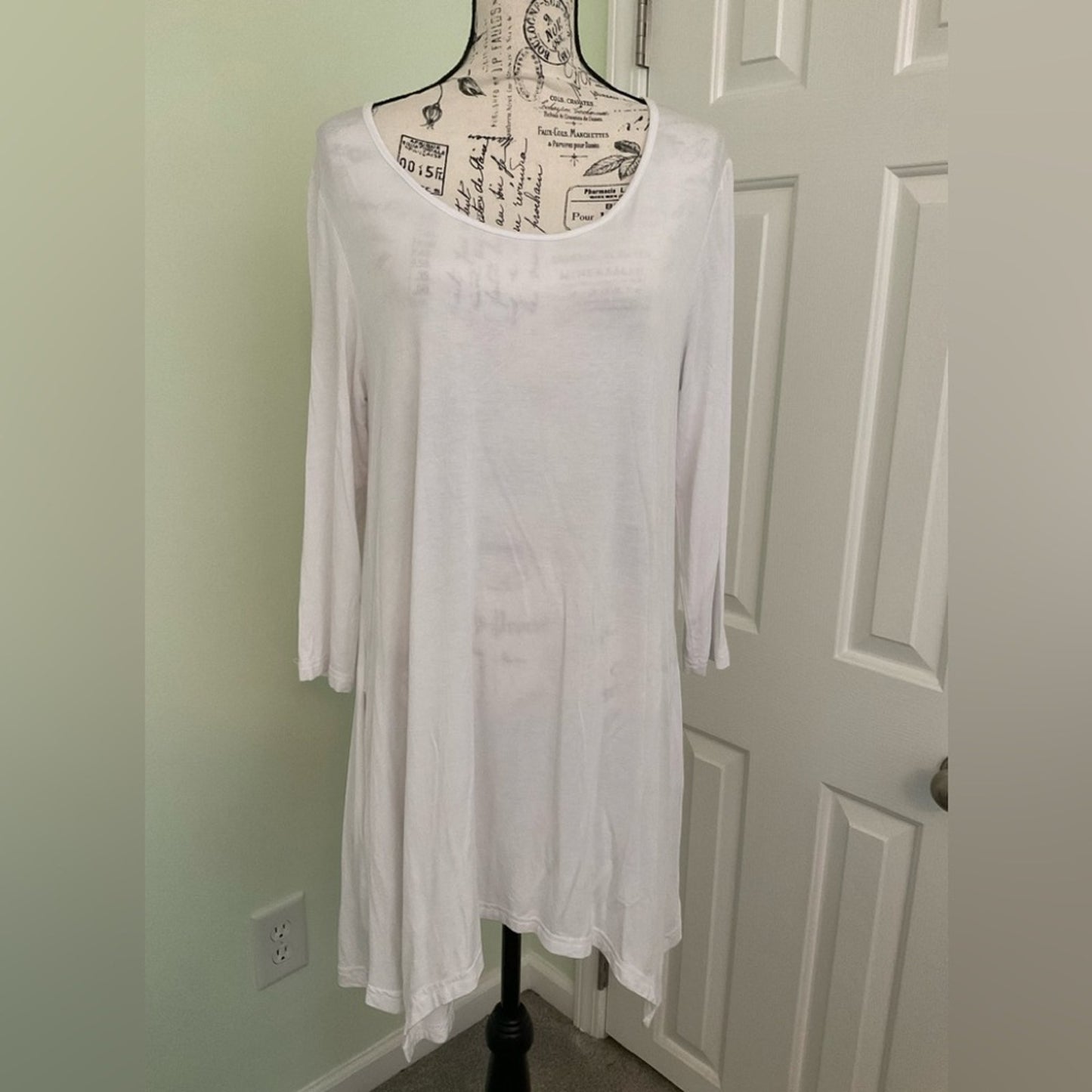 White Mark knit Dress/long tunic with scoop neck