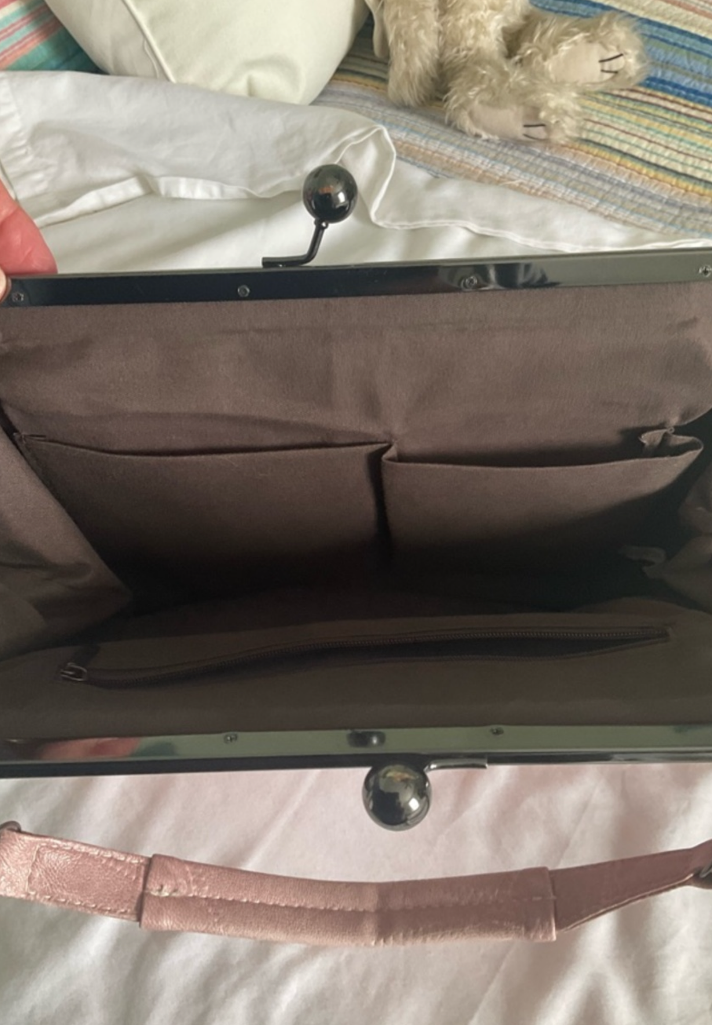 Elegant Pink Frame-Top Wristlet Clutch with Subtle Stitch Detailing