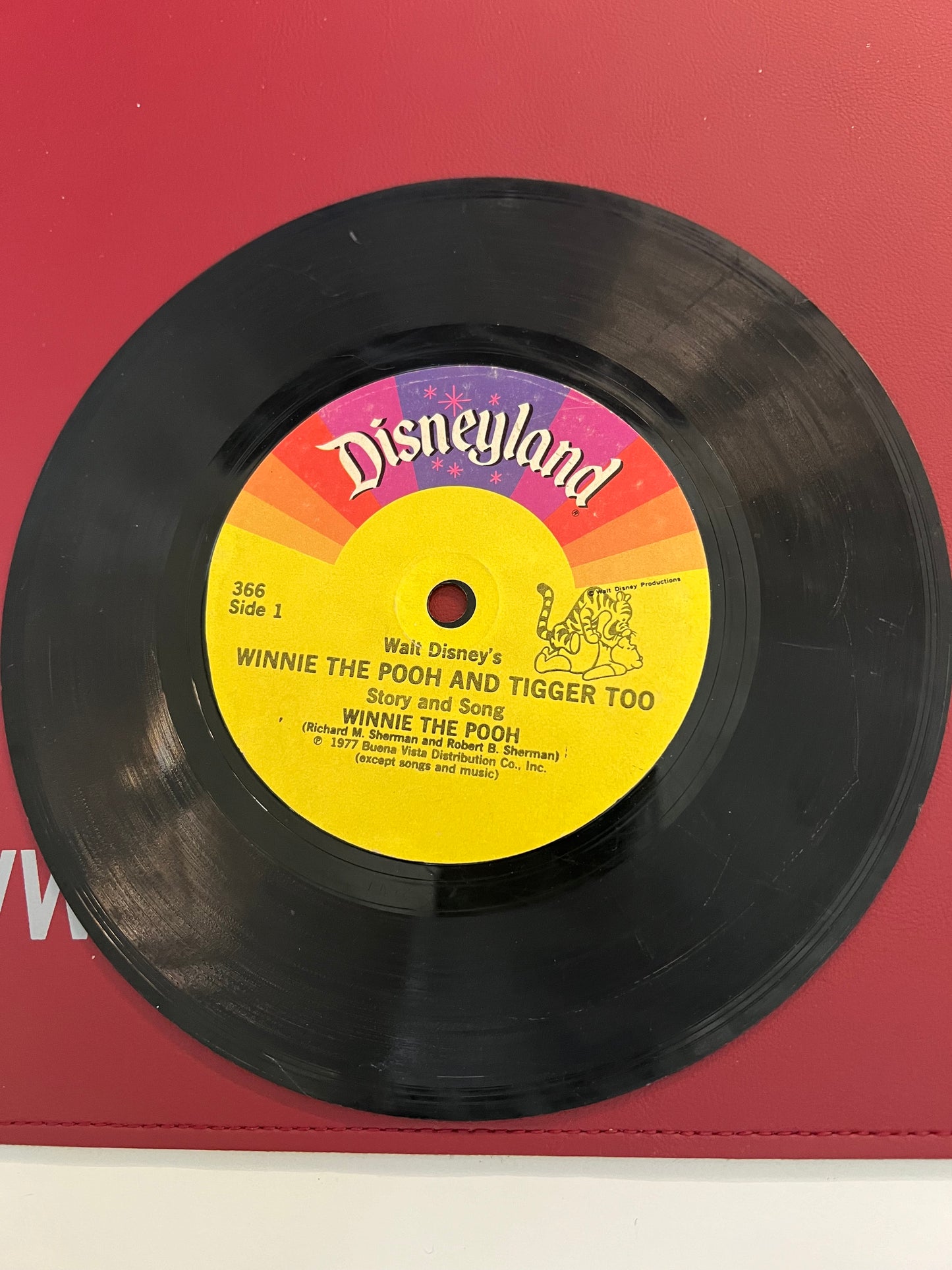 DISNEY Disneyland Winnie the Pooh and Tigger Too 45 RPM 366 From 1977