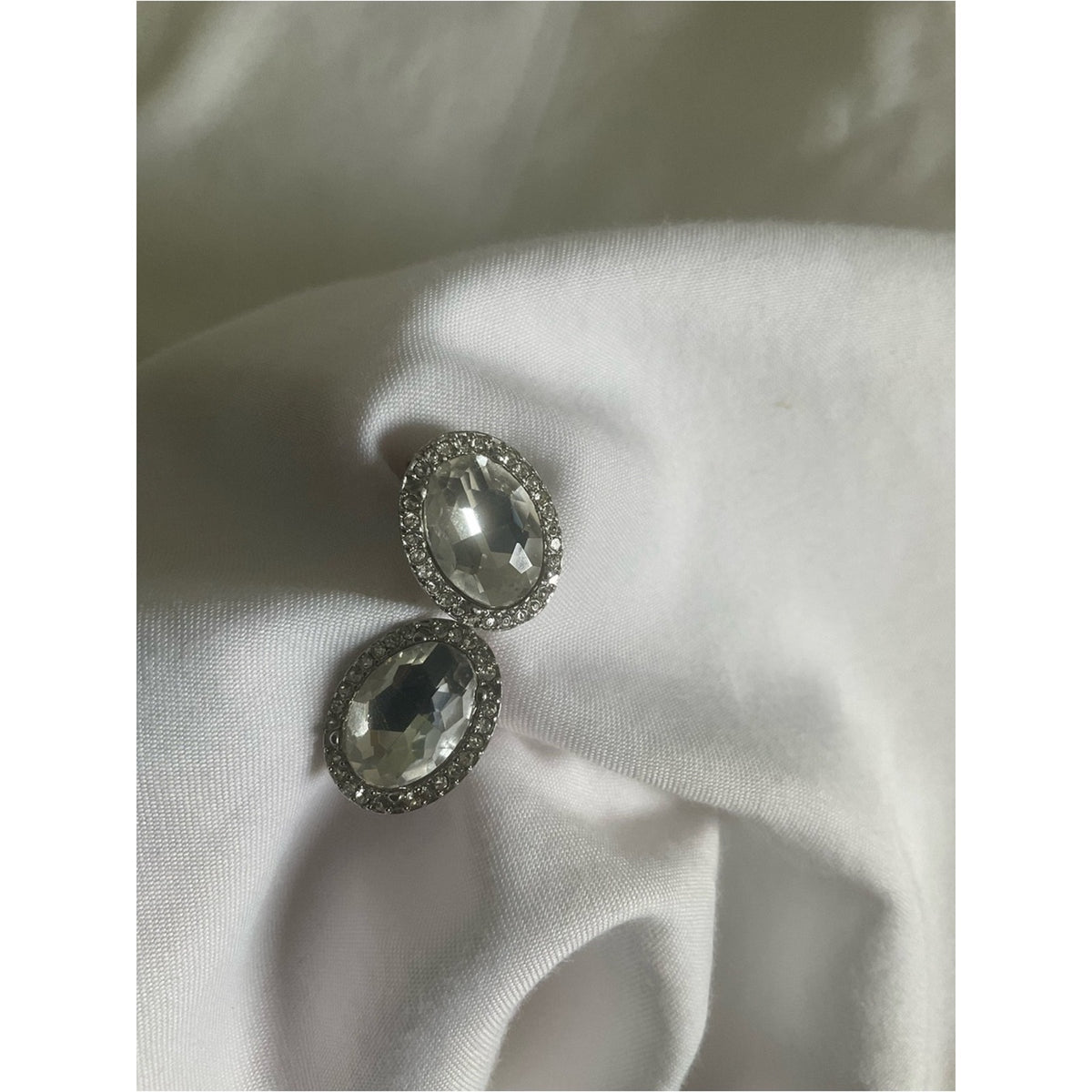 Vintage Oval Halo clear rhinestone clip on earrings